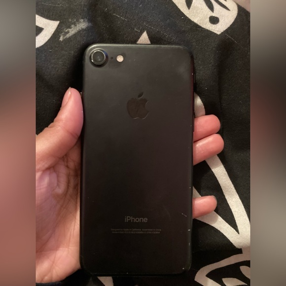 iPhone SE - Picture 2 of 3